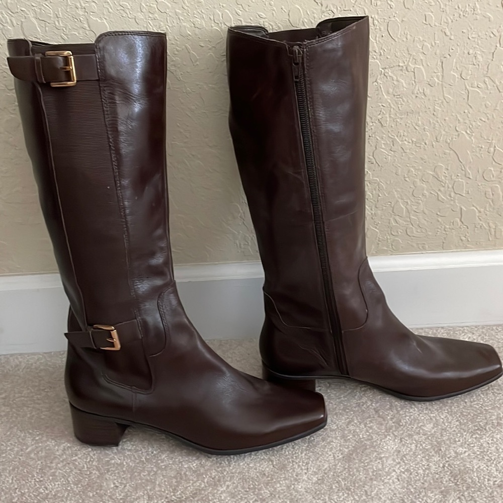 Brown leather Bandolino riding style boots.